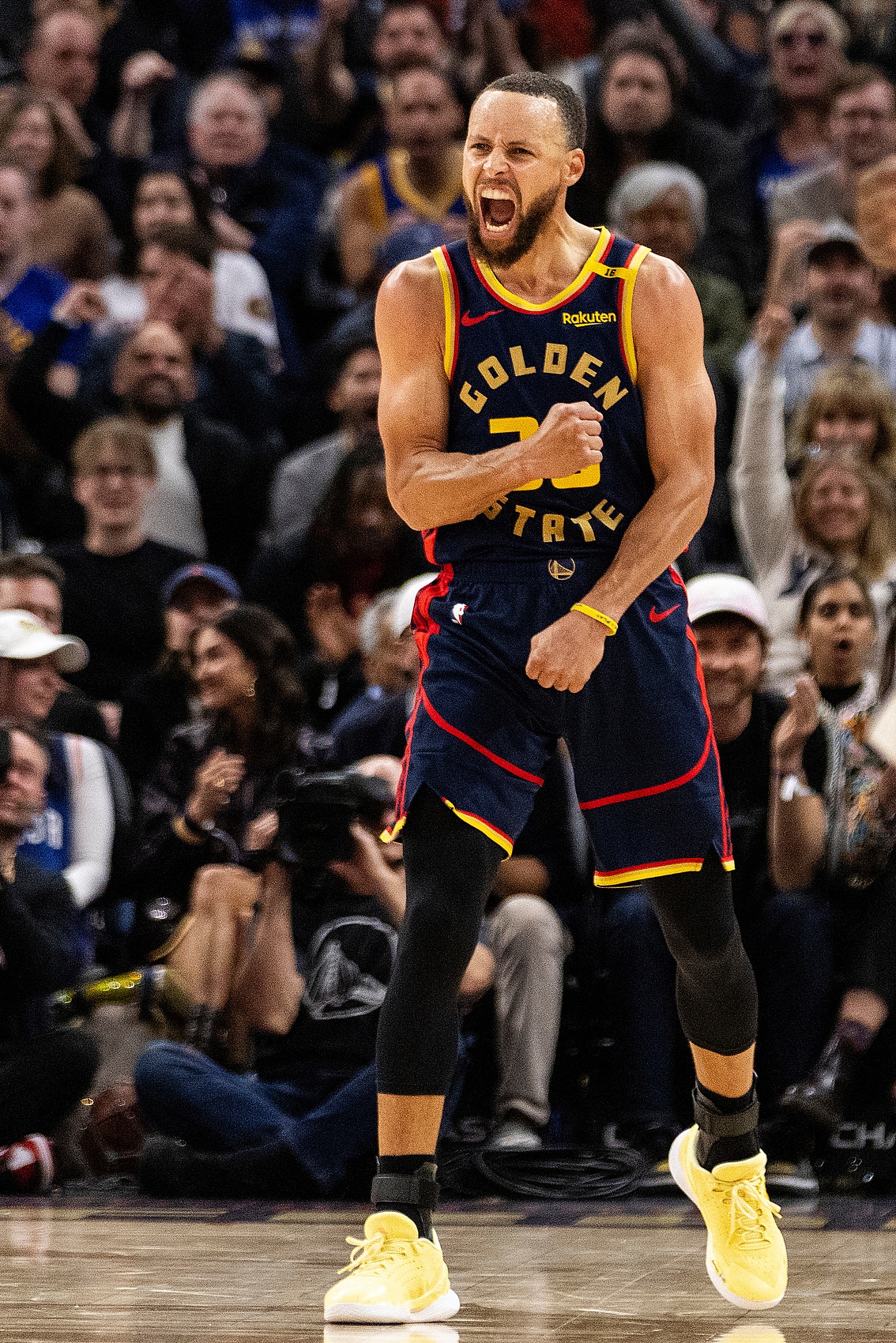 包含库里在澳大利亚队比赛中战术调整，战术调整引发热议！的词条