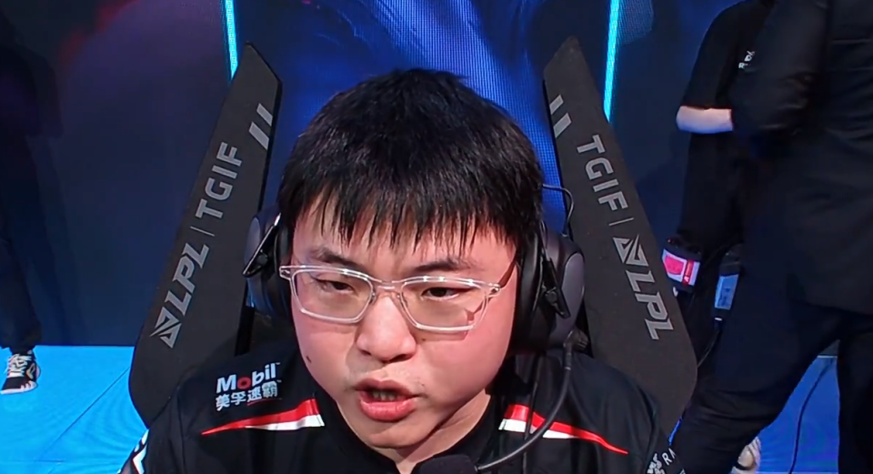 包含Uzi迎来七赛季高光表现，利物浦球迷沸腾！的词条