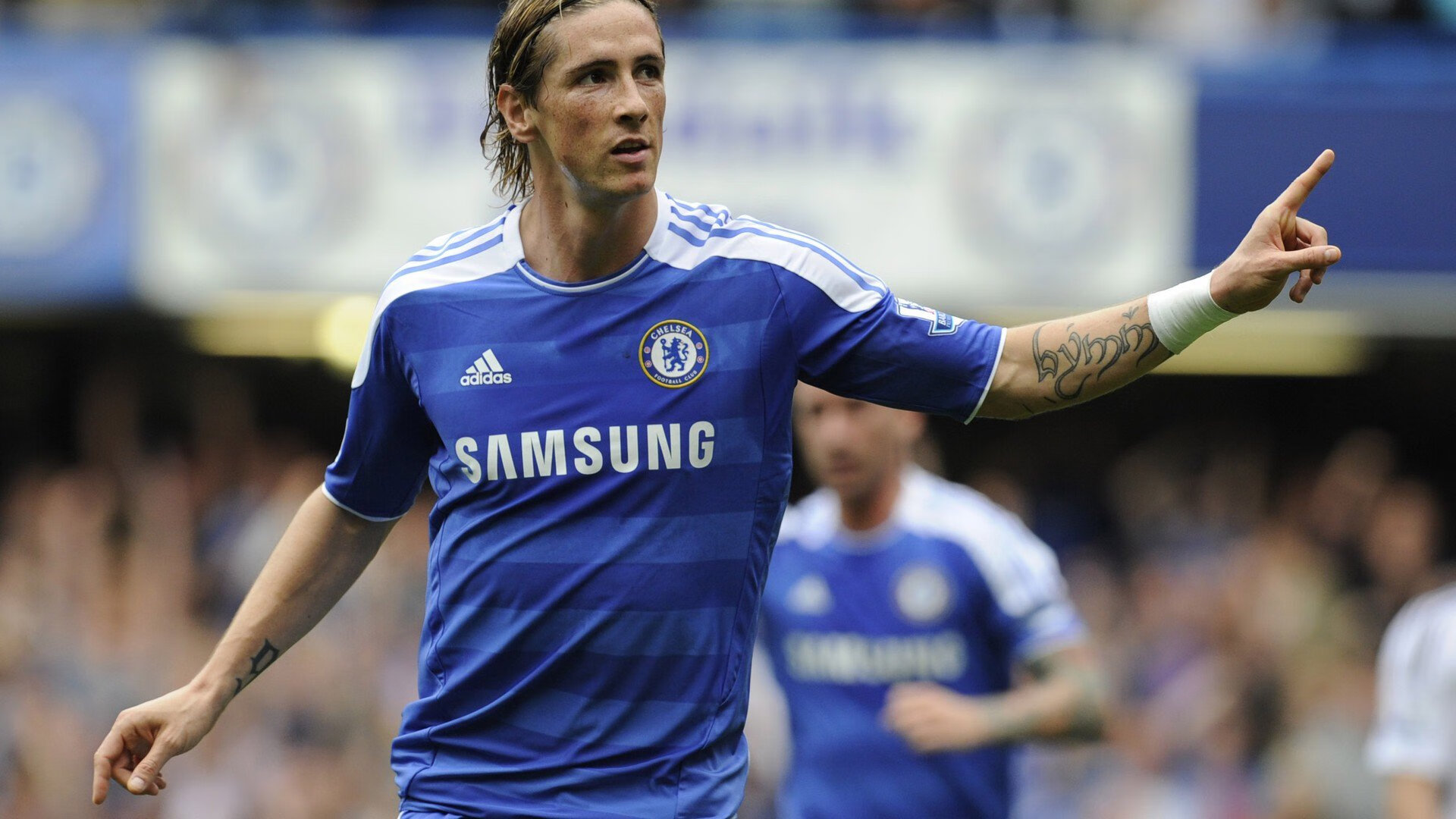 凯恩在勇士比赛中问鼎冠军，比分优势明显引发热议！