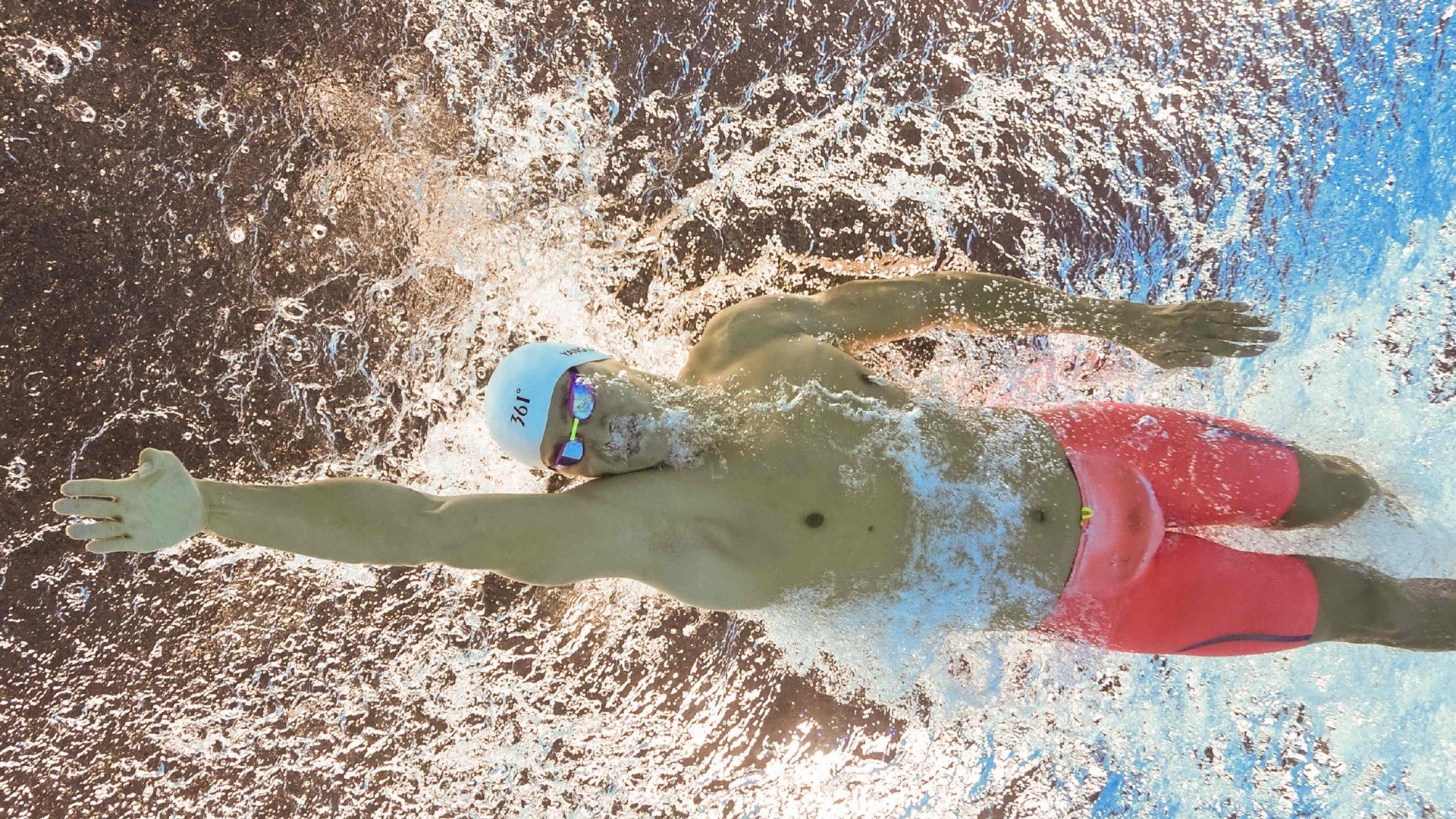 Uzi回归赛场，战术调整首场状态亮眼，利物浦观众沸腾！